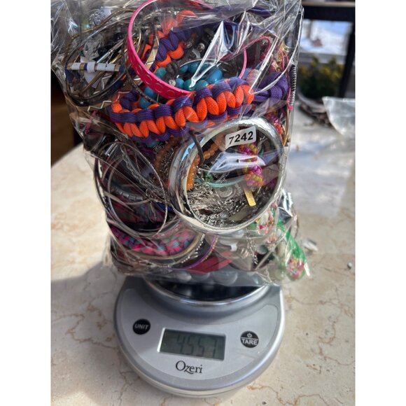 Mixed Lot Of Assorted Fashion Jewelry Bangles & Bracelets 4.4 pounds Craft & Wea - Picture 2 of 16